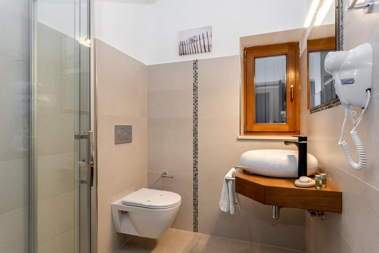 Santalezi Hotel Tomazici מראה חיצוני תמונה