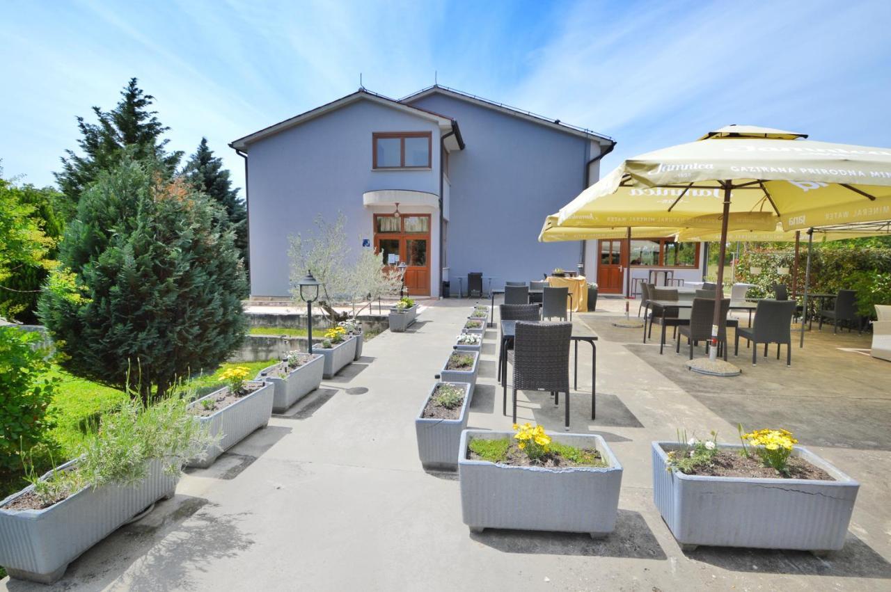 Santalezi Hotel Tomazici מראה חיצוני תמונה